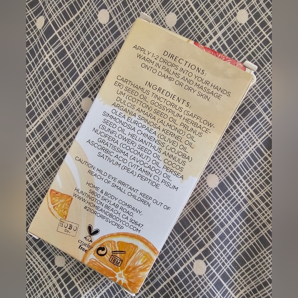 NWT glow face serum with vitamin c and peptides - Picture 2 of 2